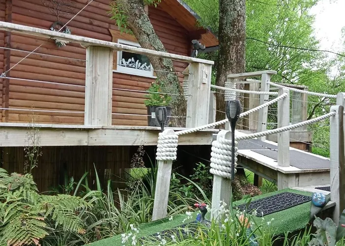 Treehouse Escape For Two 아파트